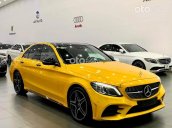 Bán xe Mercedes C300 AMG đời 2021, màu vàng