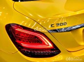 Bán xe Mercedes C300 AMG đời 2021, màu vàng