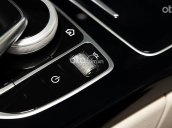 Mercedes-Benz C180 AMG, giảm 50% thuế trước bạ, tặng 2 năm bảo dưỡng, phụ kiện, bảo hiểm