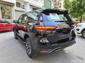 Toyota Fortuner chưa khi nào hạ nhiệt, giảm giá cực sốc, nhận ngay quà khủng, hỗ trợ 80%, đủ màu giao xe ngay