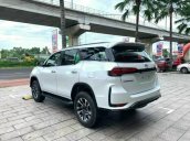 Bán xe Toyota Fortuner năm sản xuất 2021, màu trắng