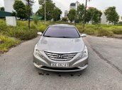 Bán xe Hyundai Sonata năm sản xuất 2010, màu bạc, nhập khẩu nguyên chiếc