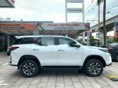 Bán xe Toyota Fortuner năm sản xuất 2021, màu trắng