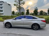 Bán xe Hyundai Sonata năm sản xuất 2010, màu bạc, nhập khẩu nguyên chiếc