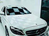 Cần bán gấp Mercedes C300 2017, màu trắng