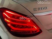 Cần bán gấp Mercedes C300 2017, màu trắng