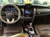 Cần bán Toyota Fortuner 2.7V 4x4 AT đời 2017, màu bạc, nhập khẩu  