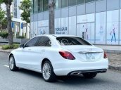 Cần bán Mercedes C200 sản xuất 2021, màu trắng