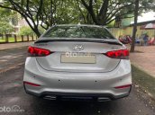 Cần bán gấp Hyundai Accent MT sản xuất năm 2018, màu bạc như mới