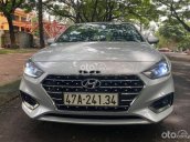 Cần bán gấp Hyundai Accent MT sản xuất năm 2018, màu bạc như mới