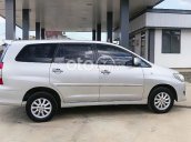 Cần bán gấp Toyota Innova 2013, màu bạc còn mới, giá chỉ 385 triệu