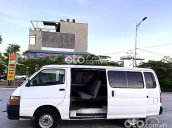 Xe Toyota Hiace đời 2004, màu trắng giá cạnh tranh