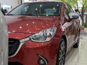 Bán Mazda 2 đời 2017, màu đỏ còn mới