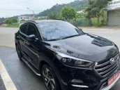 Cần bán xe Hyundai Tucson đời 2019, màu đen còn mới  