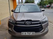 Bán Toyota Innova 2.0E MT đời 2020, màu xám xe gia đình giá cạnh tranh