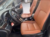 Cần bán lại xe Toyota Innova 2.0G đời 2018, màu xám chính chủ, 688tr