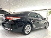 Cần bán gấp Toyota Camry sản xuất năm 2020, màu đen, nhập khẩu 