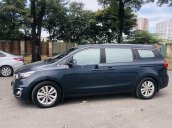 Bán Kia Sedona đời 2017, màu xanh lam xe gia đình, giá tốt