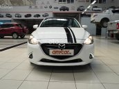 Bán Mazda 2 2017, màu trắng còn mới