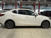 Bán Mazda 2 2017, màu trắng còn mới