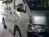 Cần bán lại xe Toyota Hiace sản xuất 2010, màu bạc