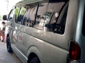 Cần bán lại xe Toyota Hiace sản xuất 2010, màu bạc