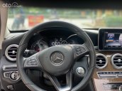 Xe Mercedes C250 đời 2016, màu trắng còn mới