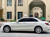 Xe Mercedes C250 đời 2016, màu trắng còn mới