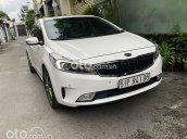 Cần bán xe Kia Cerato đời 2017, màu trắng  