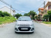 Bán ô tô Hyundai Grand i10 đời 2015, màu bạc còn mới