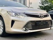 Cần bán lại xe Toyota Camry 2.0E sản xuất năm 2015, màu ghi vàng