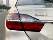 Cần bán lại xe Toyota Camry 2.0E sản xuất năm 2015, màu ghi vàng