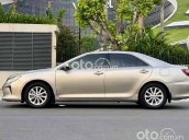 Cần bán lại xe Toyota Camry 2.0E sản xuất năm 2015, màu ghi vàng