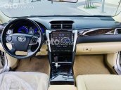 Cần bán lại xe Toyota Camry 2.0E sản xuất năm 2015, màu ghi vàng