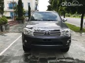 Cần bán lại xe Toyota Fortuner 2.7V 4x4 AT đời 2010, màu xám, giá tốt