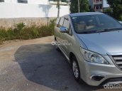 Cần bán gấp Toyota Innova 2.0E đời 2014, màu bạc