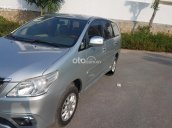 Cần bán gấp Toyota Innova 2.0E đời 2014, màu bạc