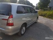 Cần bán gấp Toyota Innova 2.0E đời 2014, màu bạc