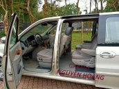 Cần bán gấp Kia Carnival đời 2008, màu bạc