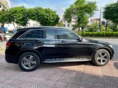 Xe Mercedes sản xuất 2020, màu đen còn mới