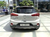 Cần bán xe Hyundai i20 Active sản xuất năm 2015, màu bạc, nhập khẩu nguyên chiếc