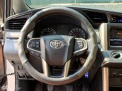 Cần bán xe Toyota Innova 2.0E năm 2017, màu bạc, giá 510tr