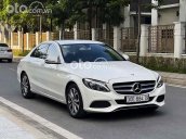 Cần bán lại xe Mercedes C200 sản xuất 2016, màu trắng