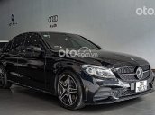 Bán Mercedes C300 AMG đời 2019, màu đen