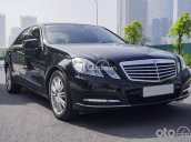 Cần bán Mercedes E300 đời 2010, màu đen, giá tốt