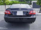 Cần bán Mercedes E300 đời 2010, màu đen, giá tốt