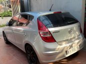 Cần bán gấp Hyundai i30 đăng ký 2009 xe gia đình giá chỉ 271tr