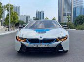 Cần bán xe BMW i8 sản xuất 2015, màu trắng, nhập khẩu