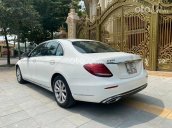 E200 trắng, đen sx 2016 model 2017 đi hơn 4v km. Option cửa hít, cốp điện, đèn viền full led 64 màu