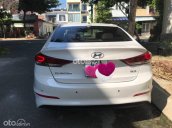 Cần bán gấp Hyundai Elantra 1.6 AT năm sản xuất 2017, màu trắng  